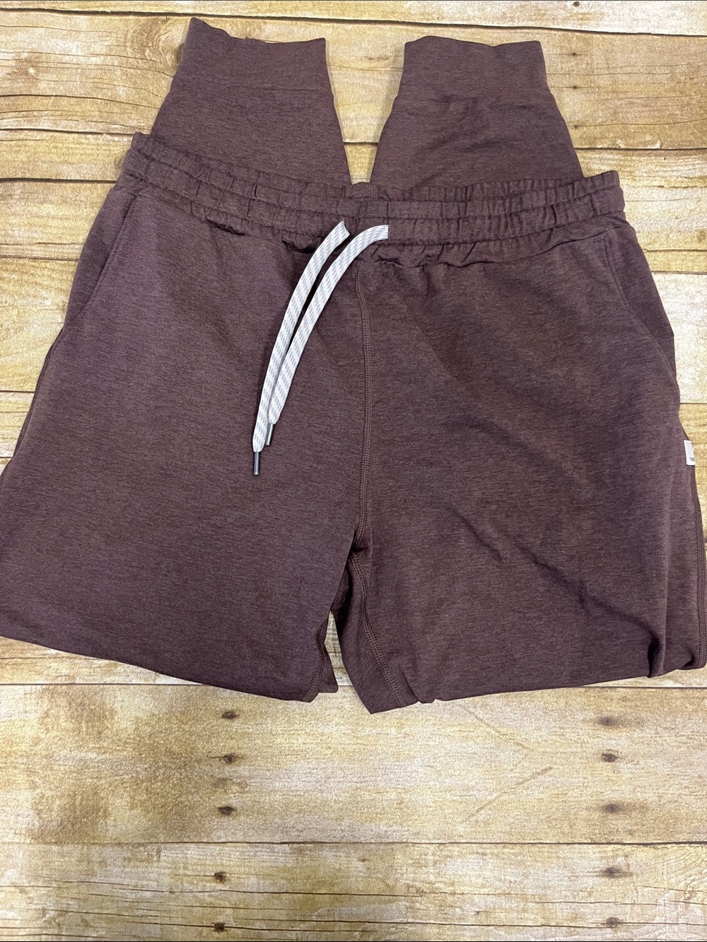 Vuori Women's Mocha Joggers size M